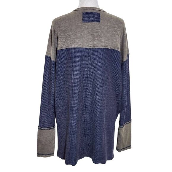 In Loom Charcoal Gray Colorblock Oversized Waffle Knit Henley Top NWT Size Small - Picture 3 of 11